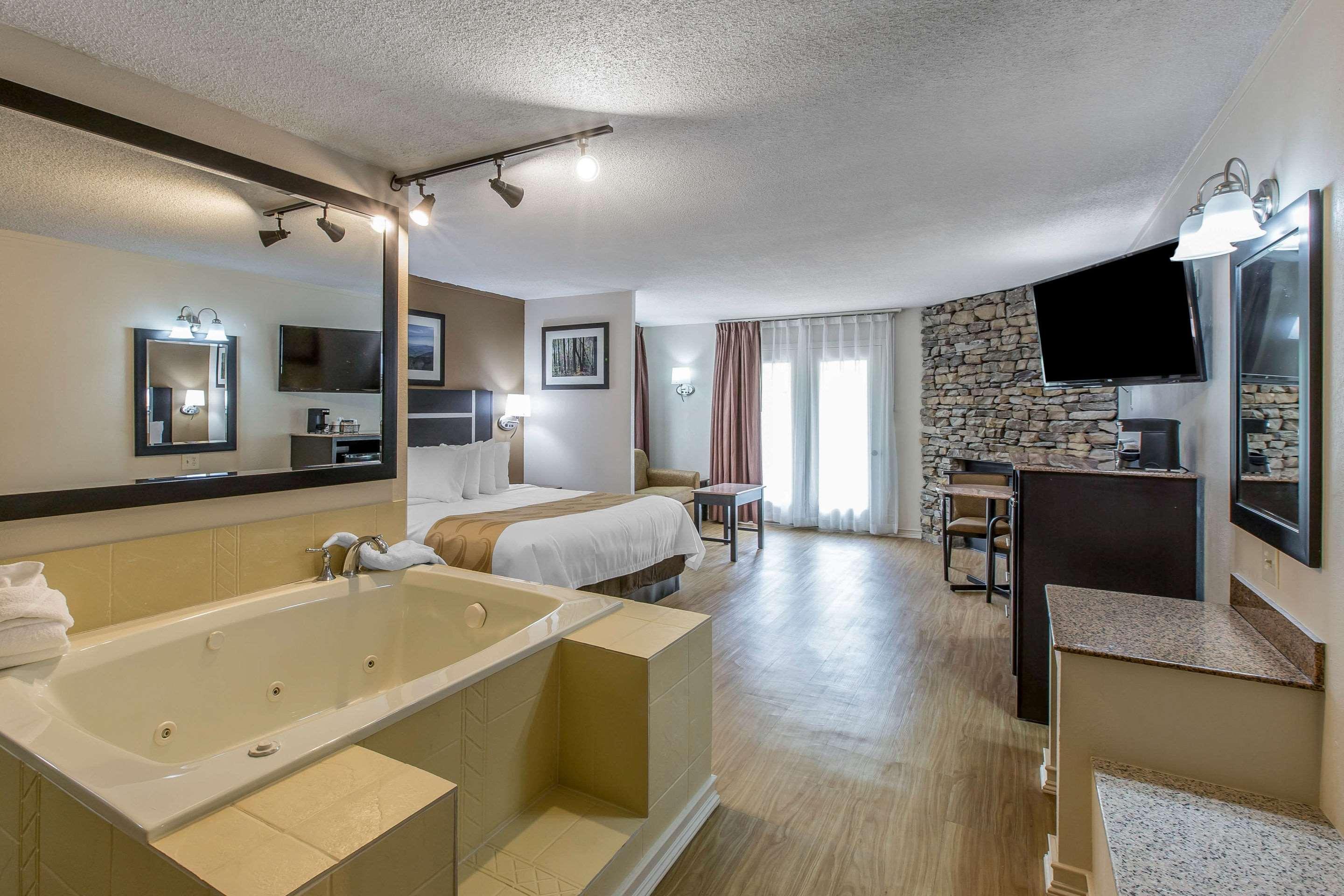 Quality Inn & Suites Gatlinburg Esterno foto
